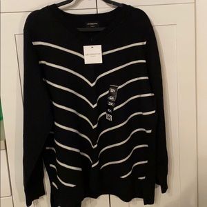 Bulk/white V-neck striped sweater.  Long sleeve.